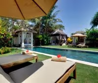 Вилла Majapahit Nataraja, Лежаки